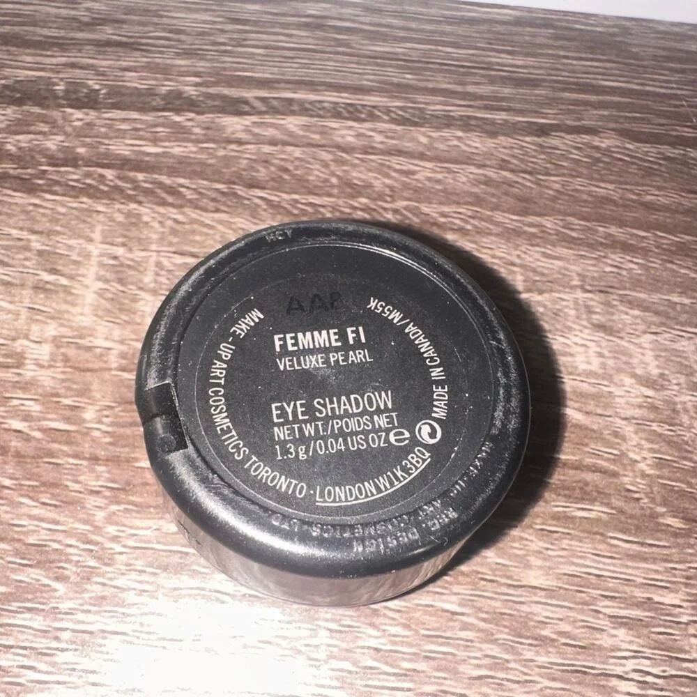 mac eye shadow FEMME FI pot eyeshadow‎